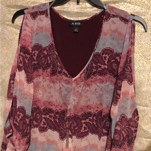 Sleeveless blouse - Picture 2 of 3